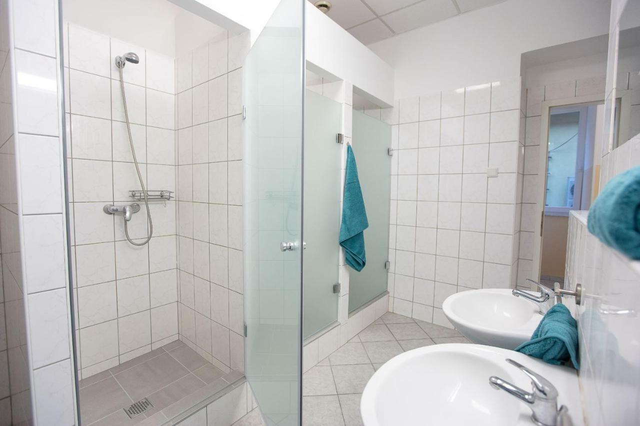 Minidorm Rooms In Heart Of City Center Maribor Eksteriør bilde